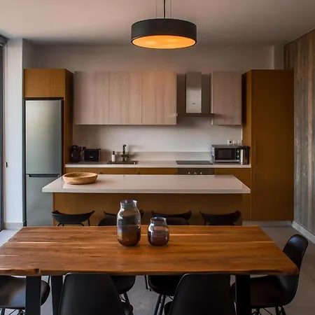 Avenue 203 3 Bed Apartment *
