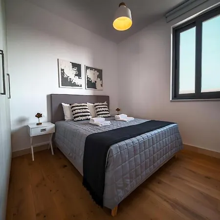 Apartment Avenue 203 3 Bed *