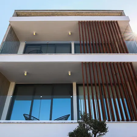 Avenue 203 3 Bed Apartment *